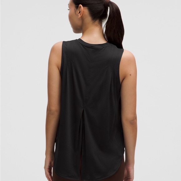 Lululemon split back training top - Picture 6 of 6